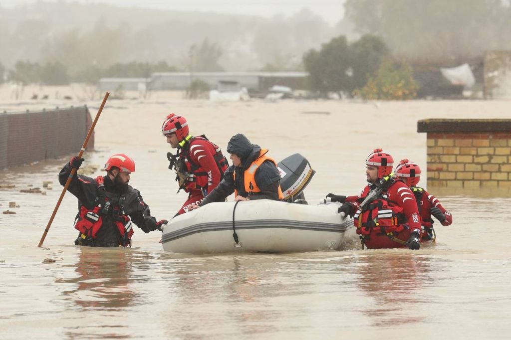 Borrasca Leonardo e inundaciones en Jerez hoy: Situación de emergencia extrema y desalojos por el Guadalete