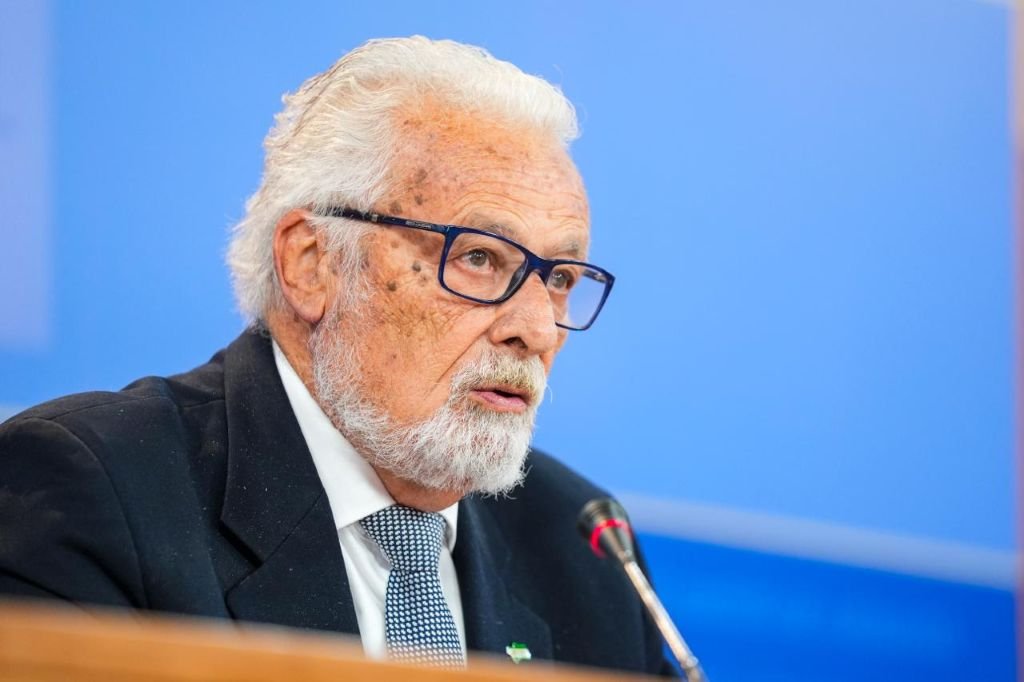 El Defensor del Pueblo Andaluz alerta sobre el olvido de la historia entre los jóvenes