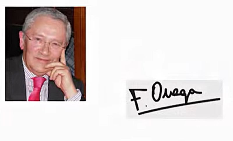 Retrato del periodista Fernando Ónega junto a su firma manuscrita sobre fondo blanco.