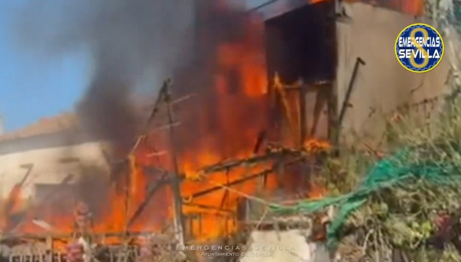 Incendio en Sevilla controlado por bomberos: análisis de su impacto en las procesiones