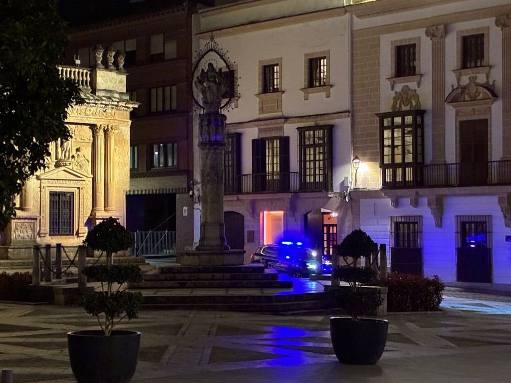 Inusual despliegue de la Policía Nacional en el centro de Jerez: ¿qué está pasando?