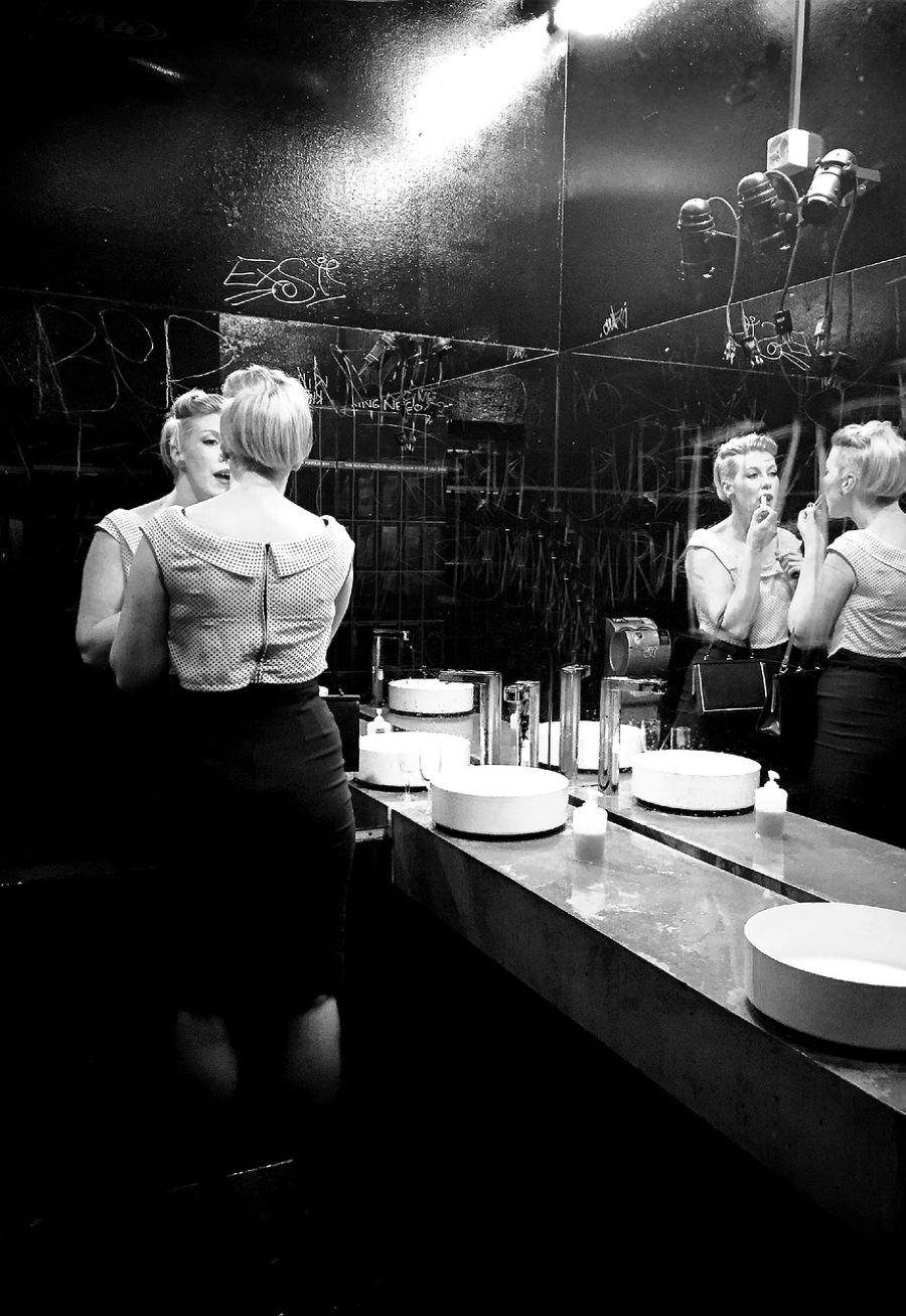 180 años de prisión para el profesor que grabó a 42 mujeres en baños y probadores