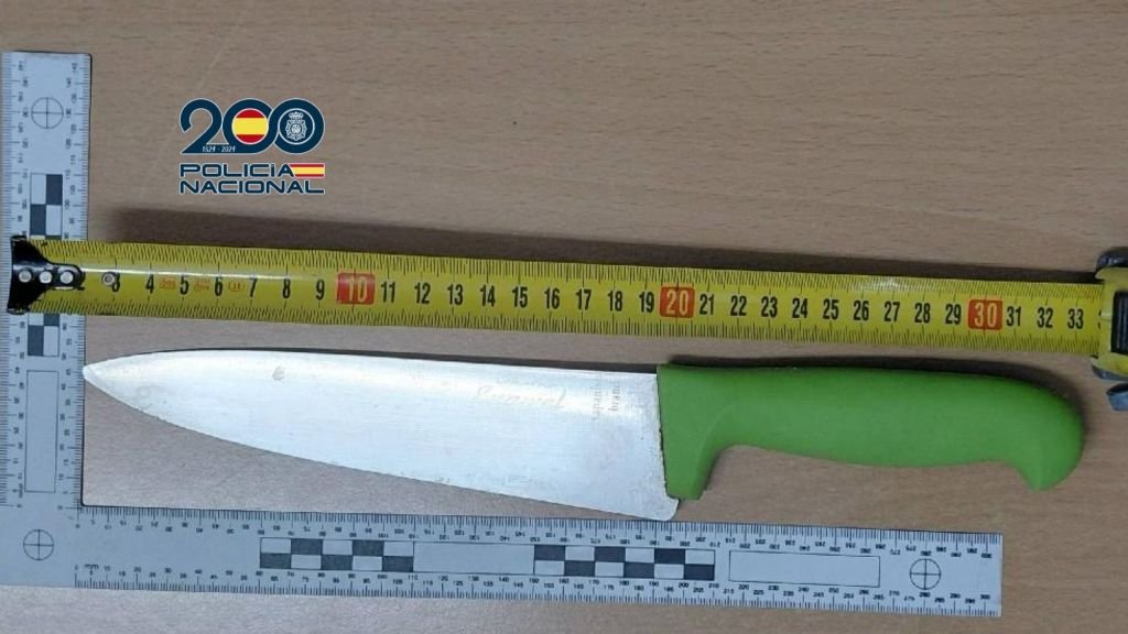 Un policía evita «in extremis» una agresión con un cuchillo de grandes dimensiones en El Puerto