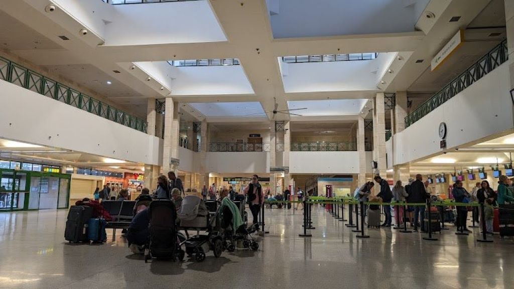 Alerta en el Aeropuerto de Jerez: huelga indefinida de controladores y guía de derechos para el pasajero