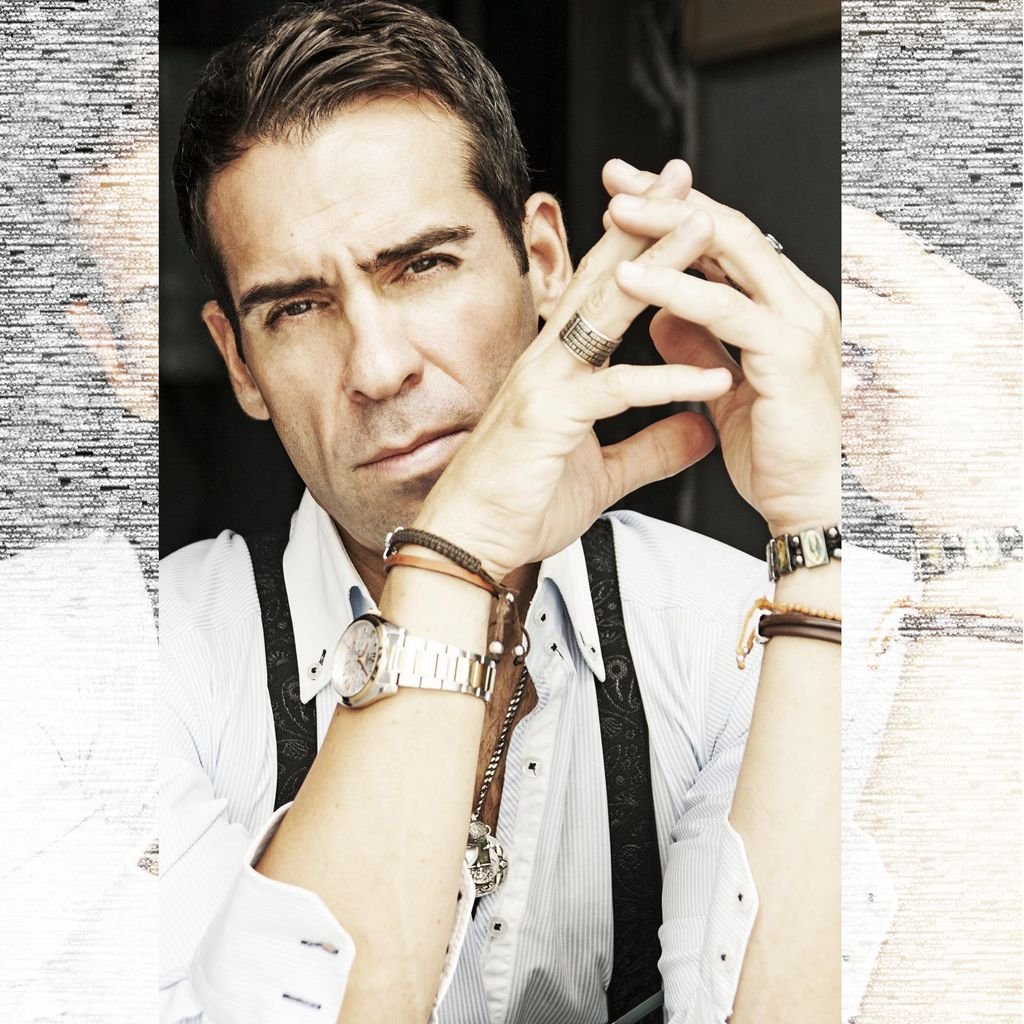 Ismael Jordi celebra 25 años de éxitos con un concierto magistral en el Teatro Villamarta