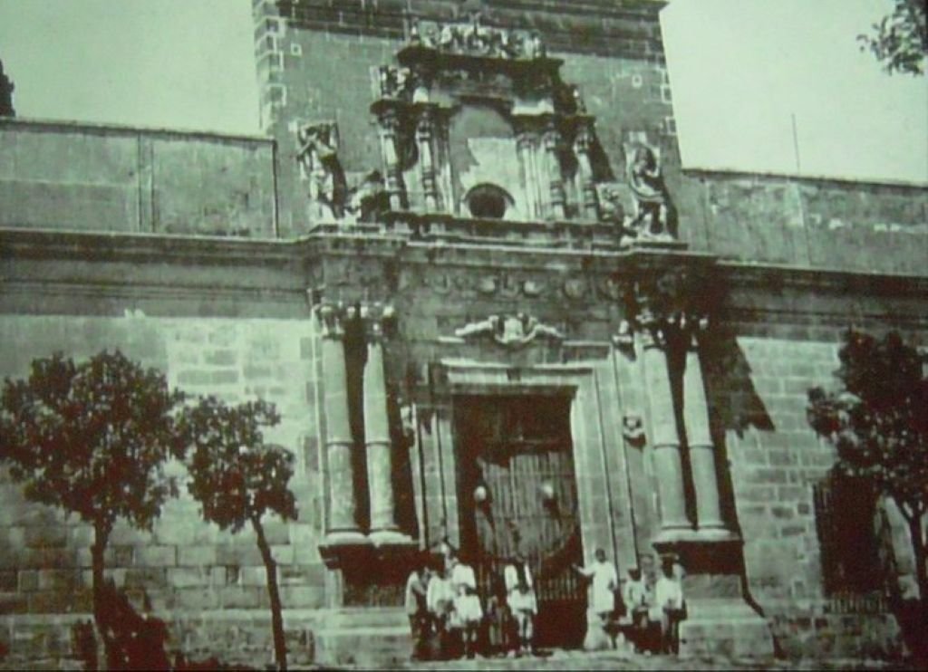 Visita guiada al Palacio de Riquelme: historia y secretos en Jerez