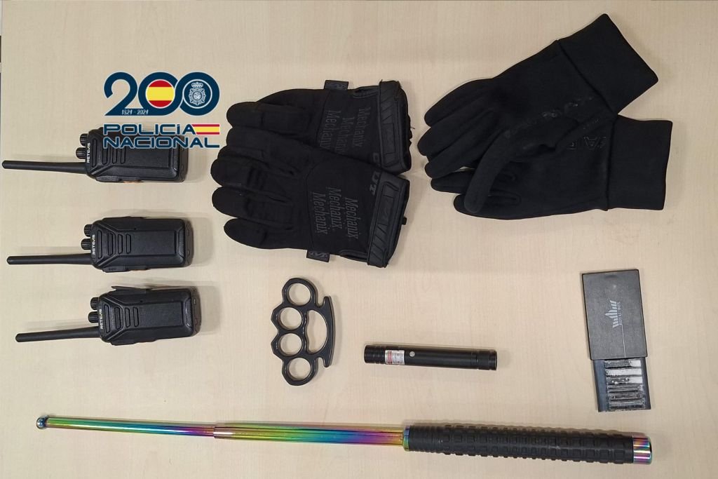 Peligro en la Feria de Jerez: armas prohibidas en manos de falsos porteros