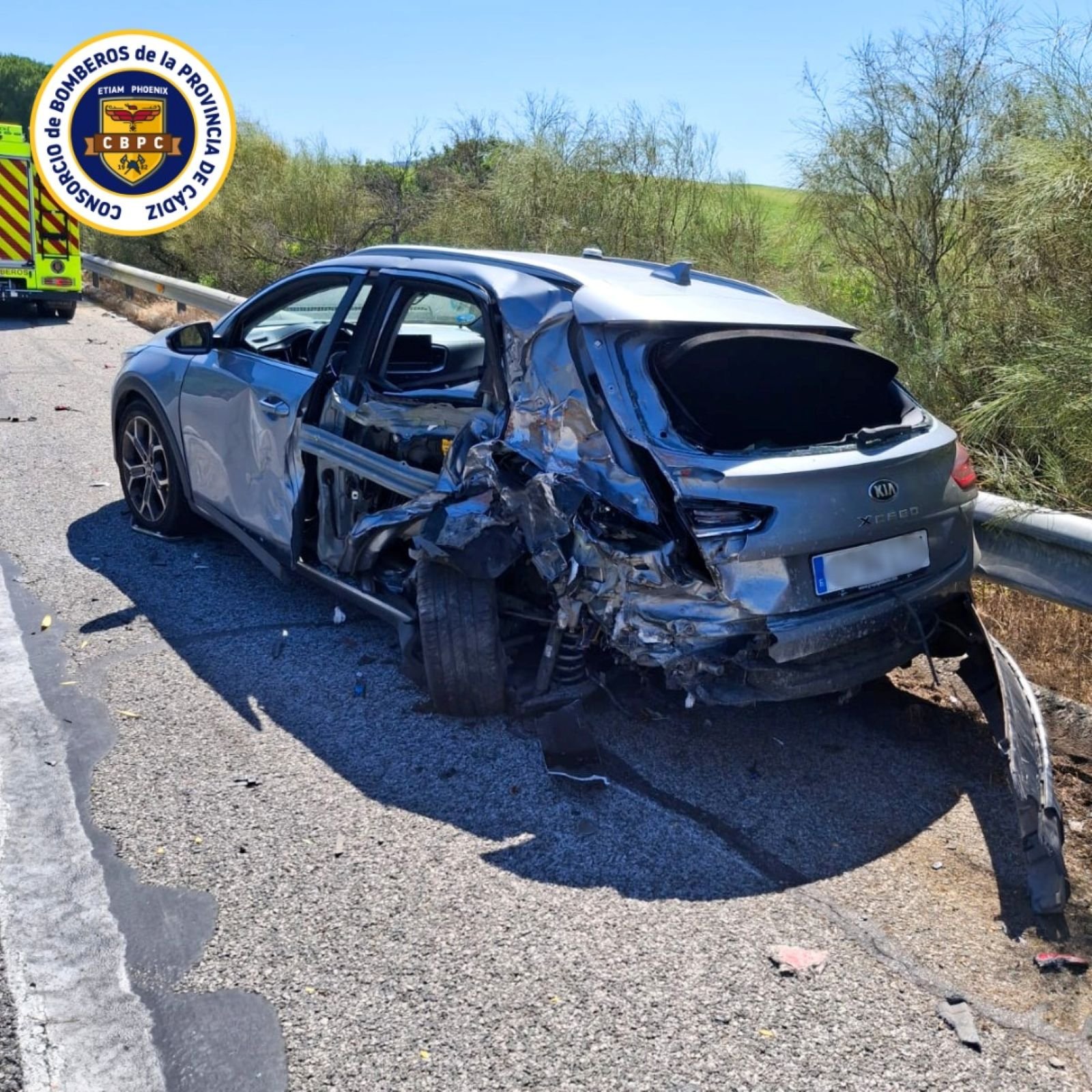 Cortado el carril derecho en sentido Sevilla por el accidente en la AP-4 en El Cuervo