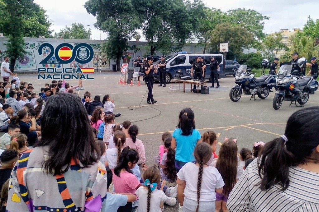 La Policía Nacional refuerza la convivencia en los colegios de Jerez