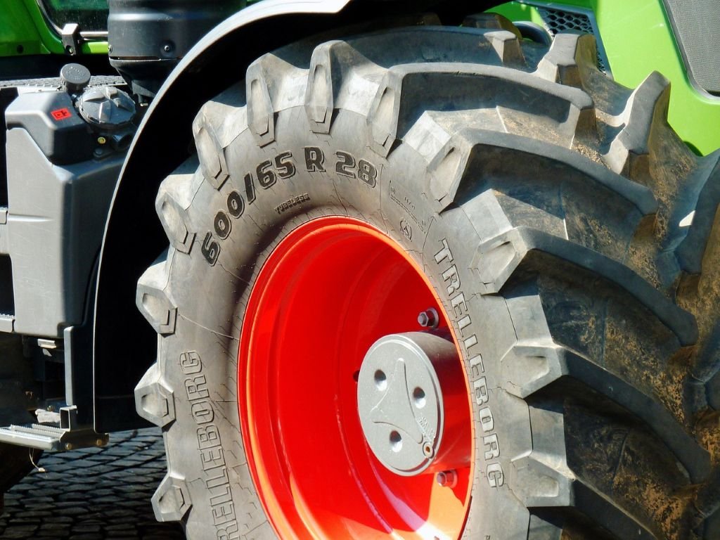 Muere un joven en un trágico accidente de tráfico en Añora, Córdoba, tras una brutal colisión contra un tractor