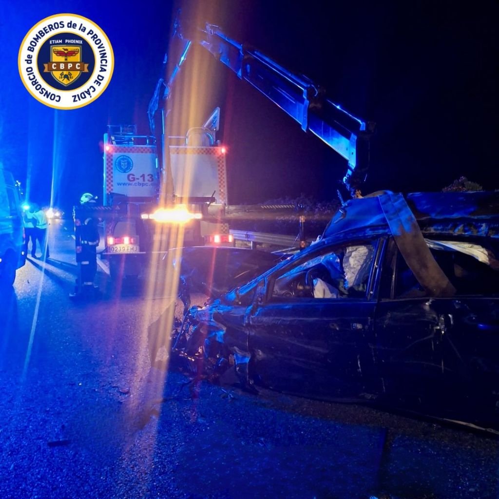 Accidente en la A-382: Bomberos de Jerez rescatan a una conductora atrapada