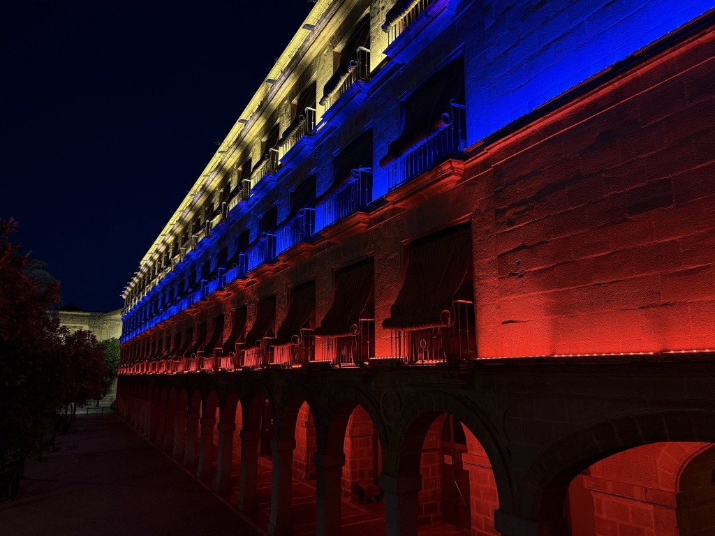 Jerez tiñe de esperanza el corazón de la ciudad: un mensaje de apoyo que traspasa fronteras