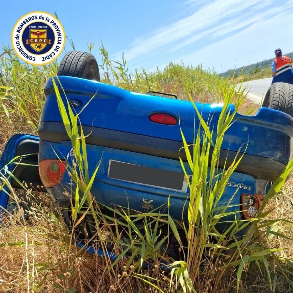 Rescate al límite en la carretera: así actúan los bomberos ante un accidente en Jerez