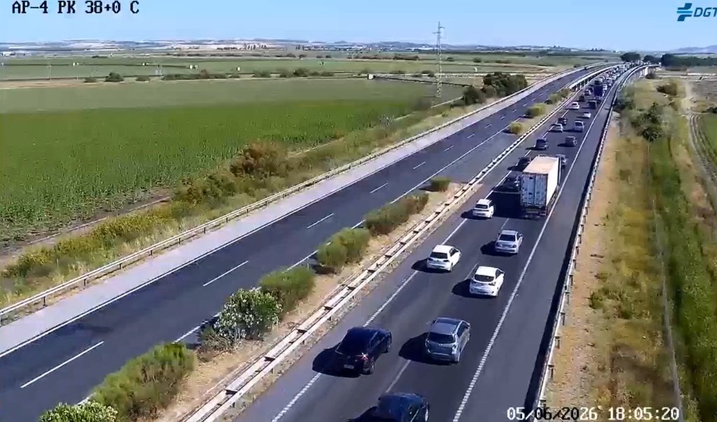 El accidente en la AP-4 a la altura de Las Cabezas de San Juan colapsa el tráfico