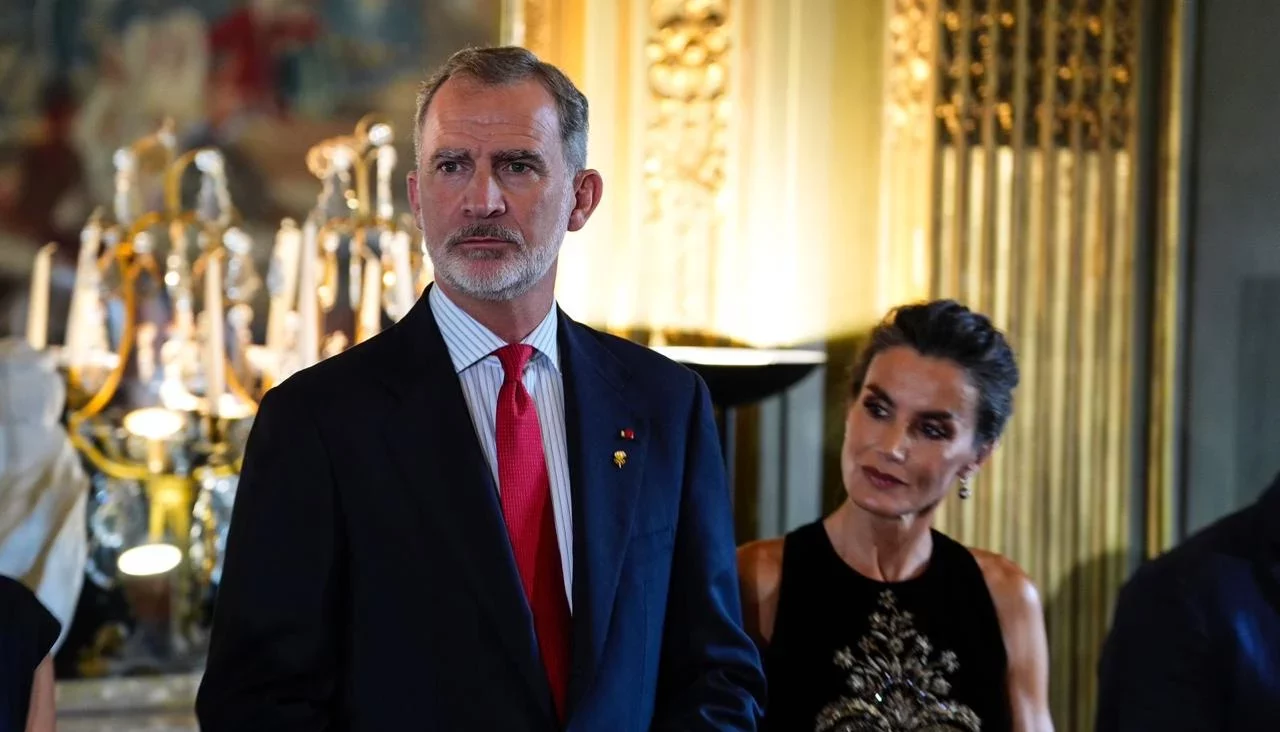 Los Reyes Felipe VI y Letizia durante su visita oficial a Jerez de la Frontera para presidir la reunión anual de directores del Instituto Cervantes 2026.