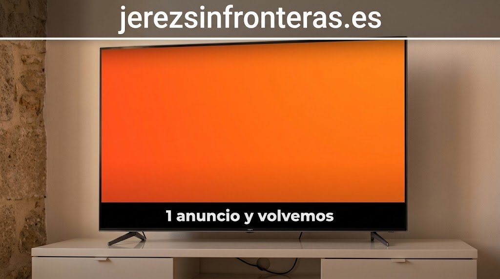 Faldón publicitario con la frase 1 anuncio y volvemos sobre fondo naranja en la pantalla de una Smart TV sintonizando la TDT.