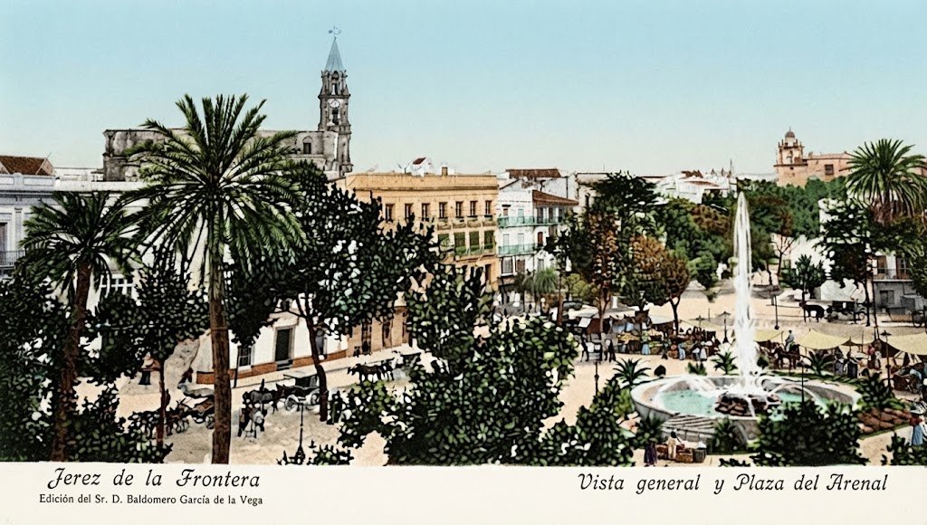 Vista general de la Plaza del Arenal de Jerez de la Frontera restaurada digitalmente y mejorada en calidad, basada en una postal antigua de principios del siglo XX. Muestra el mercado, la fuente principal, carruajes de caballos y edificios históricos con gran detalle.