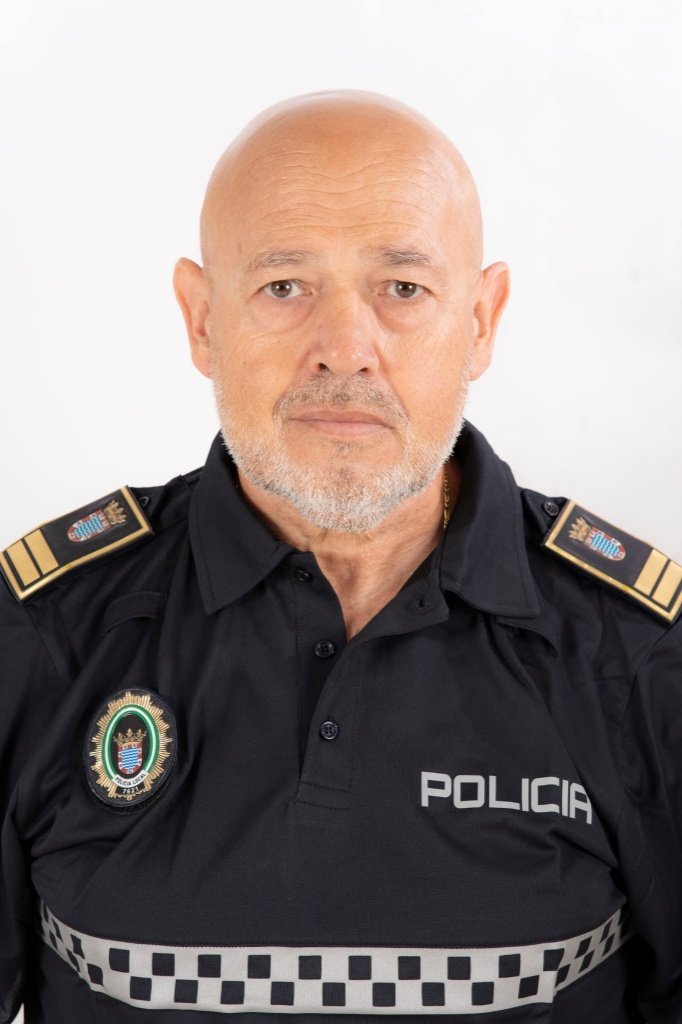 Retrato oficial de José Gutiérrez Mesa (Pepe Mesa), subinspector de la Policía Local de Jerez, vistiendo el uniforme oficial del cuerpo.