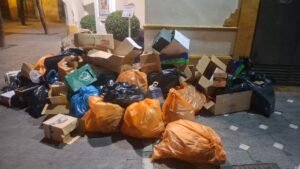Un fallo de limpieza ensucia el centro de Jerez en la víspera de San Dionisio tras los cambios electorales en Progreso