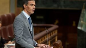 Moción de censura o dimisión: las vías constitucionales tras la histórica derrota del Gobierno en el Congreso