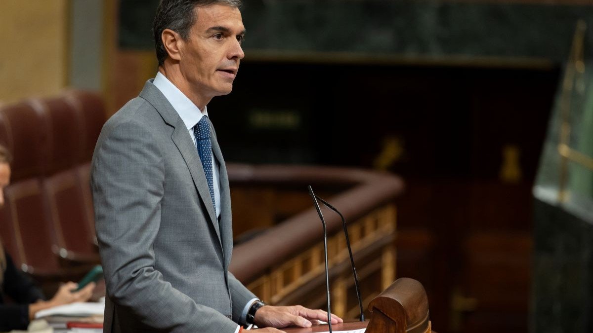 Pedro Sánchez interviene desde la tribuna del Congreso de los Diputados tras el rechazo a los decretos del Gobierno.